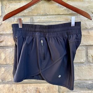 Lululemon size 10 Tracker Low-Rise Lined Short 4"